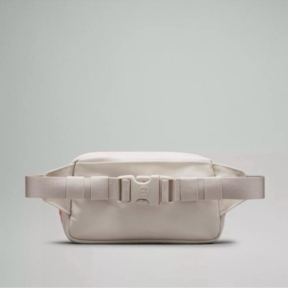 Lululemon NWT future legacy mini belt bag Olympic - Picture 9 of 12